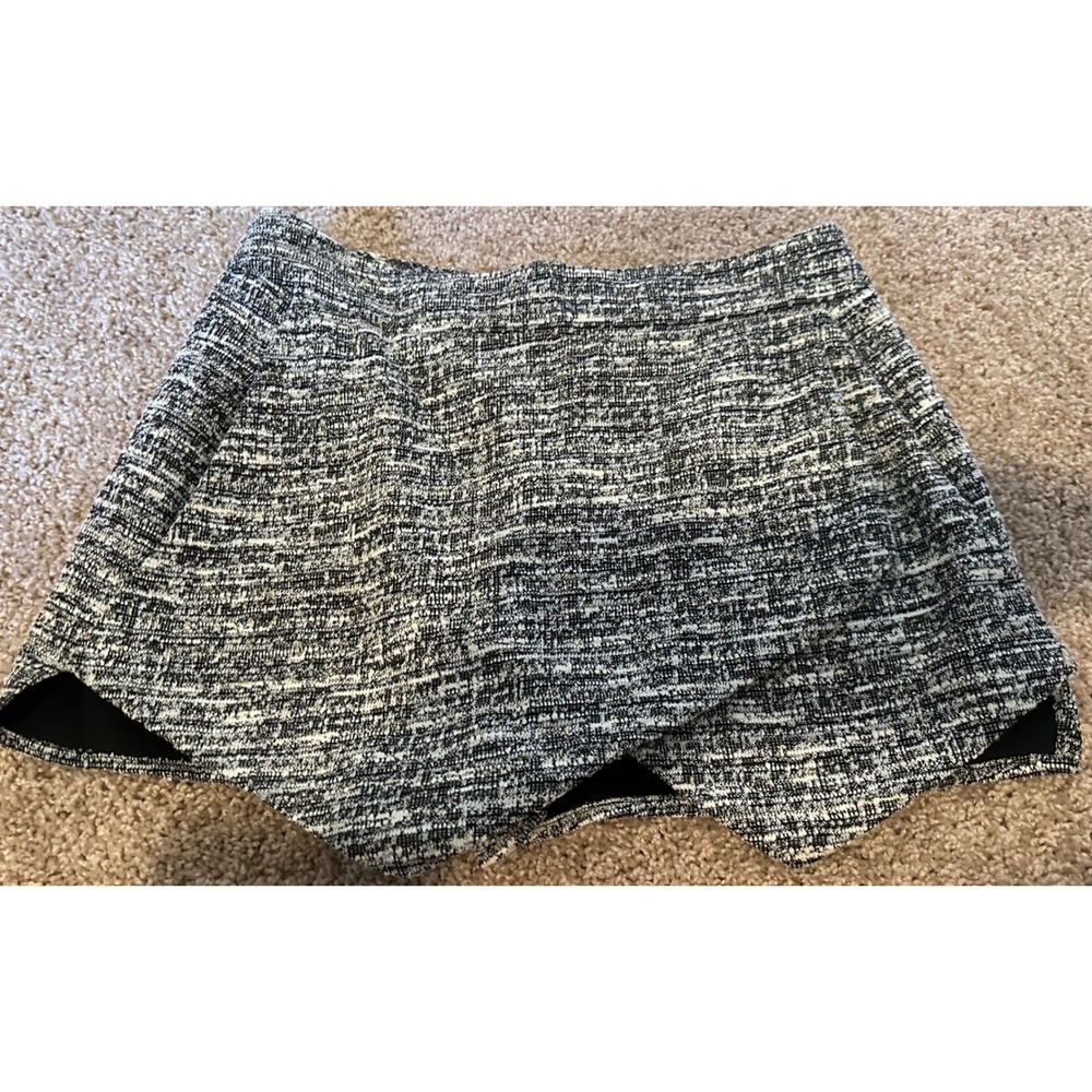 AQUA Tweed Skirt Shorts Black White Textured Flounce Skort Size S